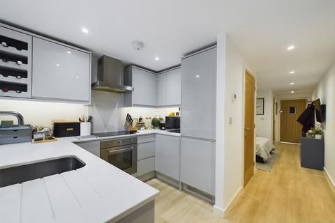 Studio to rent, The Parliament, Chesham Road, Amersham, HP6 5EX