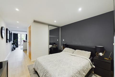 Studio to rent, The Parliament, Chesham Road, Amersham, HP6 5EX