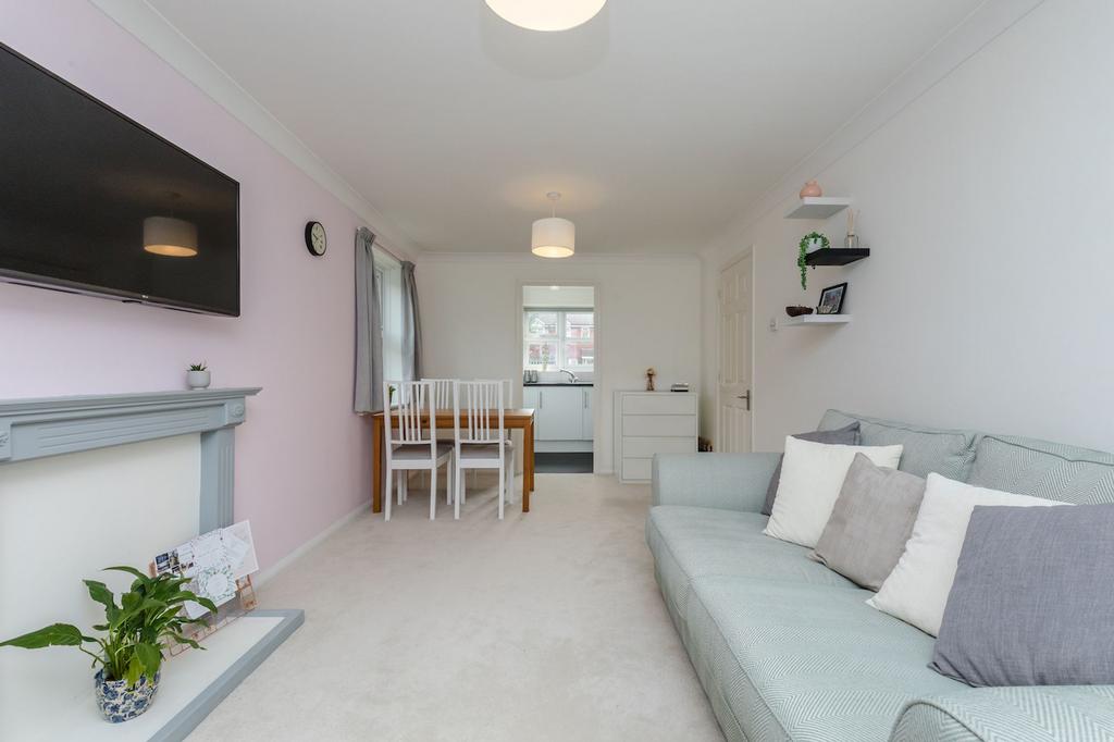 Horley, Horley RH6 1 bed flat for sale £190,000