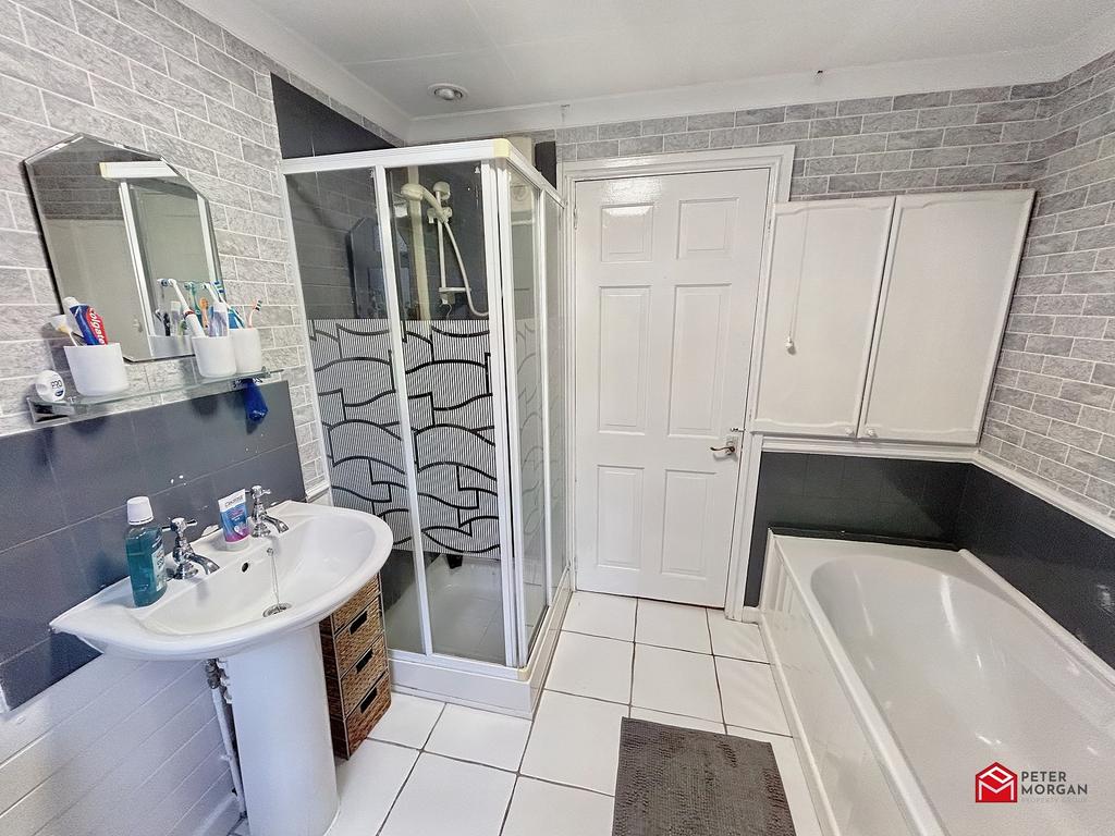 Family Bath &amp; Shower Room