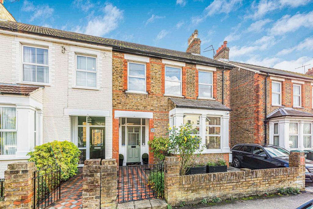 Woodthorpe Road, Ashford, TW15 2 bed flat for sale £310,000