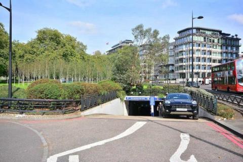 Parking to rent, Secure managed Park lane , Mayfair Car park, London