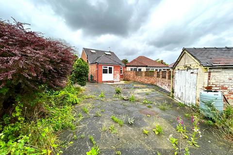 1 bedroom detached bungalow to rent, Larkfield Lane, Southport PR9