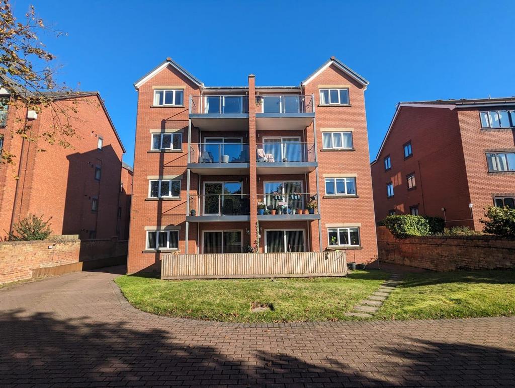Top Floor Apartment, Ennismore... 2 bed apartment £825 pcm (£190 pw)