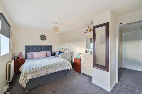 70 Oaksey Road, Swindon, SN2 5BT