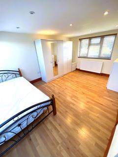 1 bedroom bedsit to rent, Lancing Road, Ilford IG2