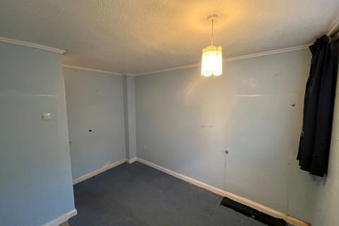 3 bedroom flat for sale - 94 Moulton Rise, Luton, Bedfordshire, LU2 0BJ