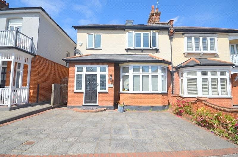 Howard Road, Upminster, Essex, RM14 4 bed semidetached house to rent
