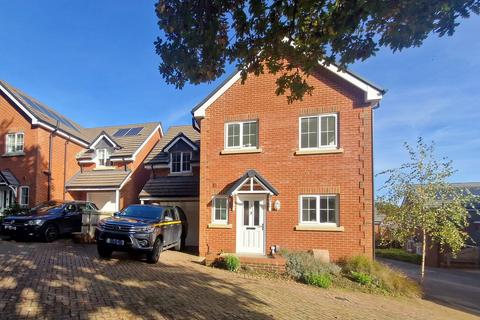 4 bedroom detached house to rent, Oakeley Vale, Bursledon, Southampton. SO31 8NB