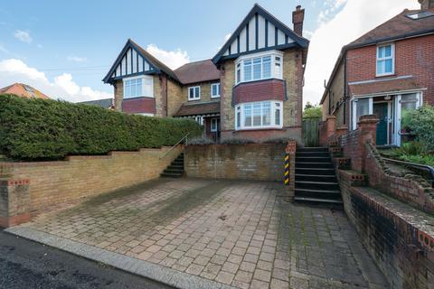 3 bedroom semi-detached house for sale - Monkton Road, Minster, CT12