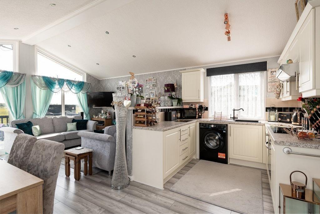 Meadow View Park, The Broadway, Sheerness, Kent, ME12 2 bed mobile home
