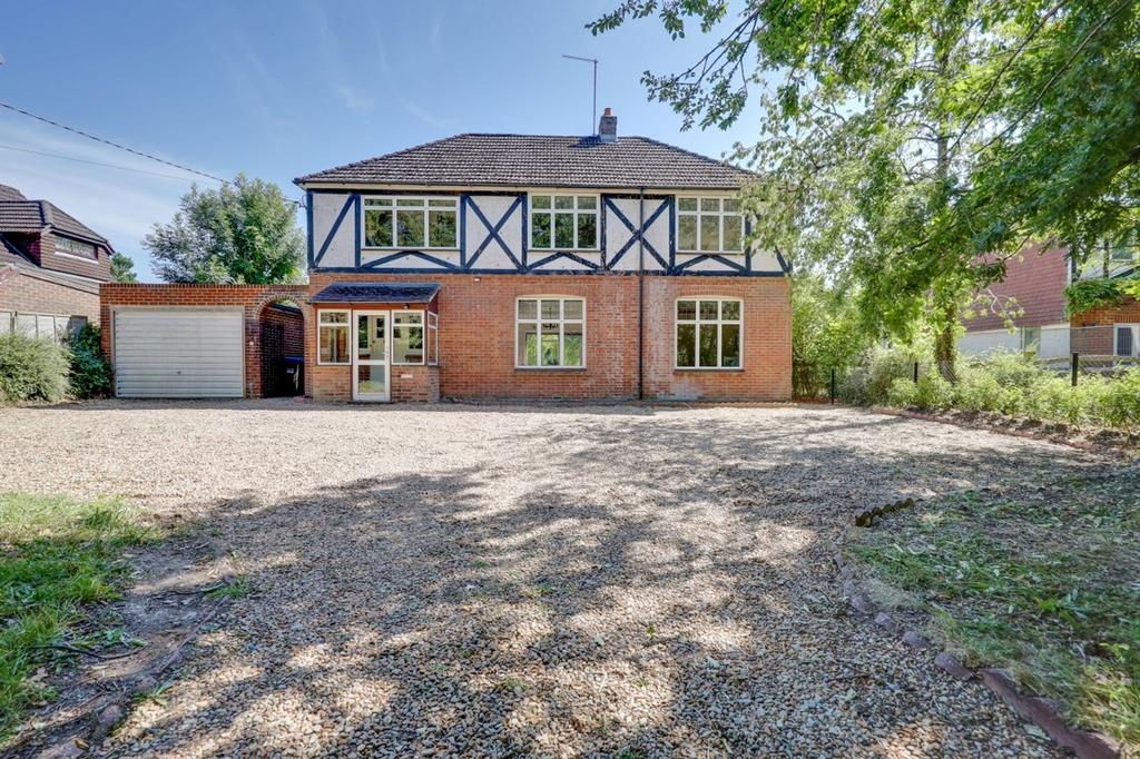 Folders Lane, Burgess Hill, RH15 4 bed detached house £850,000
