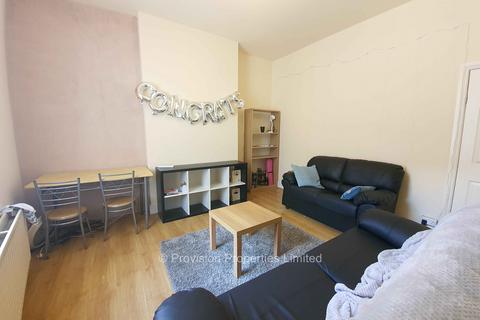 4 bedroom terraced house to rent, Harold Walk, Hyde Park LS6