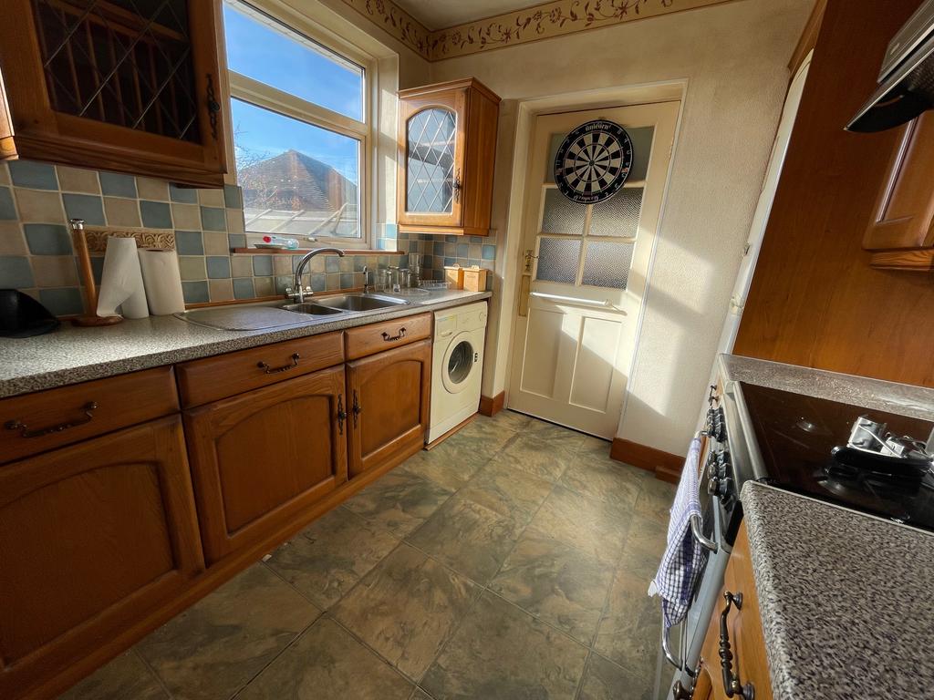 Chickerell Road, Weymouth 2 bed semidetached bungalow for sale £290,000