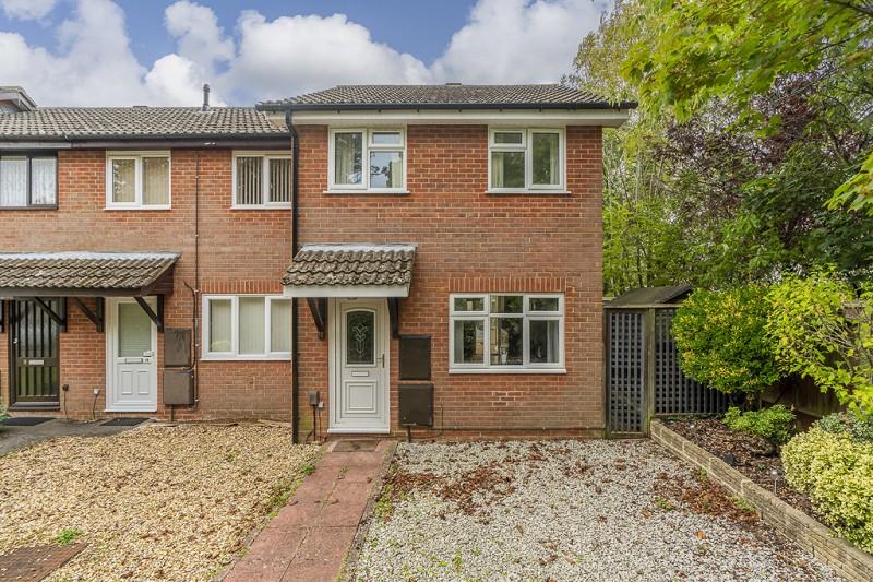 Friars Croft, Netley Abbey, Southampton, Hampshire. SO31 5PZ 2 bed end