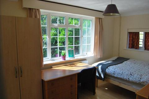1 bedroom in a house share to rent, Woodland Way, Canterbury