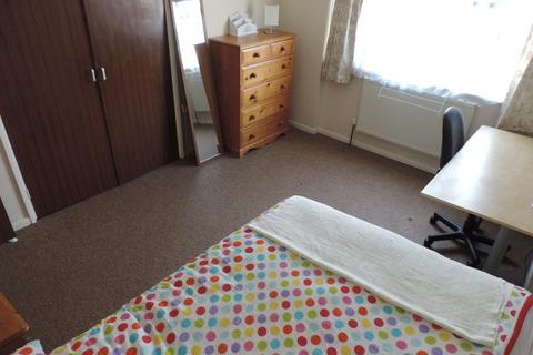 3 bedroom house to rent, Downs Road, Canterbury