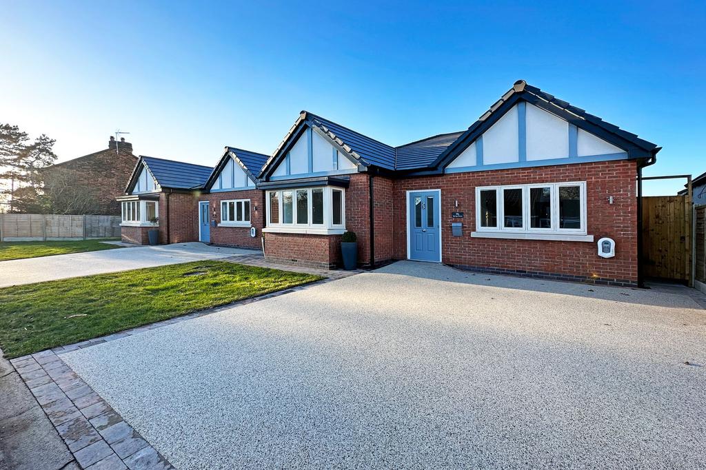 Spring Lane, Hockley Heath, B94 2 bed detached bungalow for sale £599,950