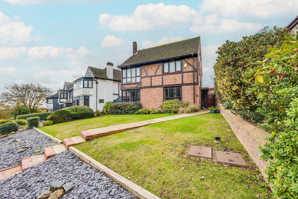 Essex Way, Benfleet, SS7 5 bed detached house for sale £700,000