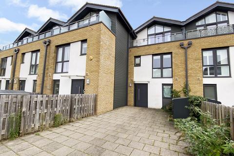 3 bedroom townhouse for sale - WOKING