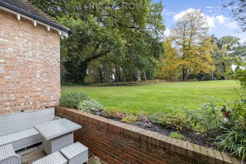 1 bedroom retirement property for sale - Whiteley Village, Walton On Thames KT12