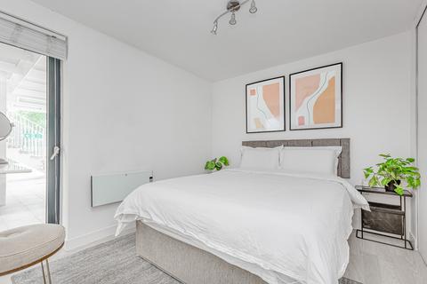 1 bedroom apartment for sale, at Flat 2, 6 Hester Road, London SW11