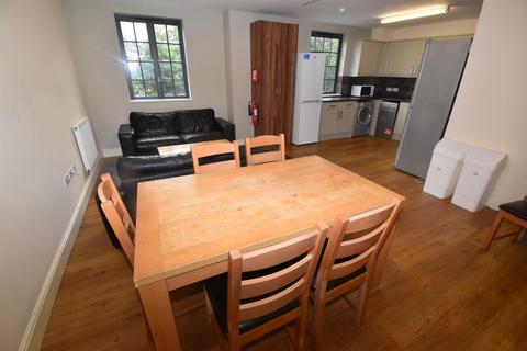 6 bedroom private hall to rent, Station House, Old Warwick Road, Leamington Spa