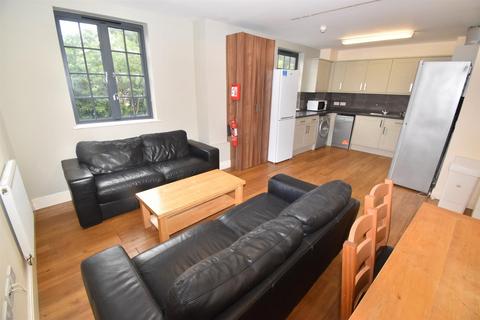 6 bedroom private hall to rent, Station House, Old Warwick Road, Leamington Spa