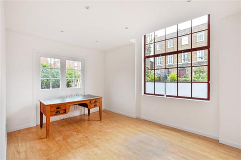 10 Clarence Place, London, E5 8HN