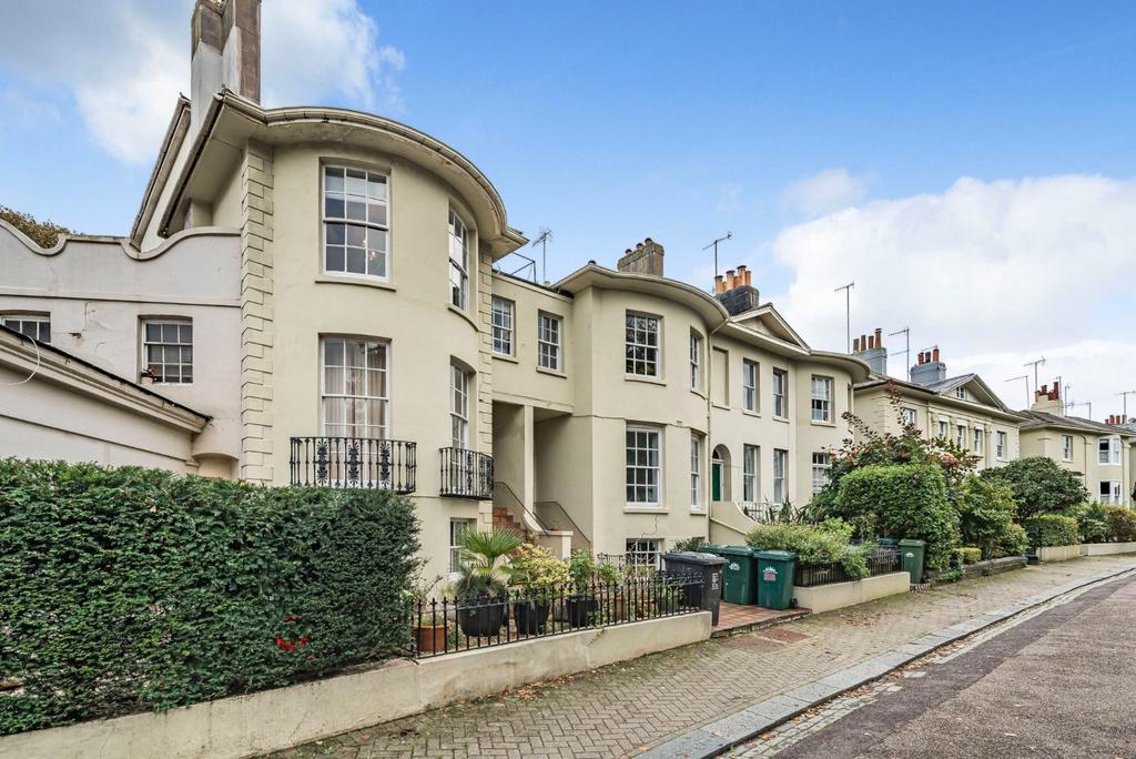 Hanover Crescent, Brighton, East Sussex, BN2 1 bed flat for sale £300,000