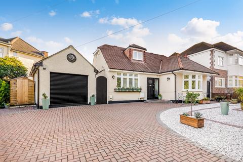 3 bedroom detached bungalow for sale - Croysdale Avenue, Sunbury-On-Thames, TW16