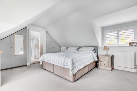 3 bedroom detached bungalow for sale - Croysdale Avenue, Sunbury-On-Thames, TW16
