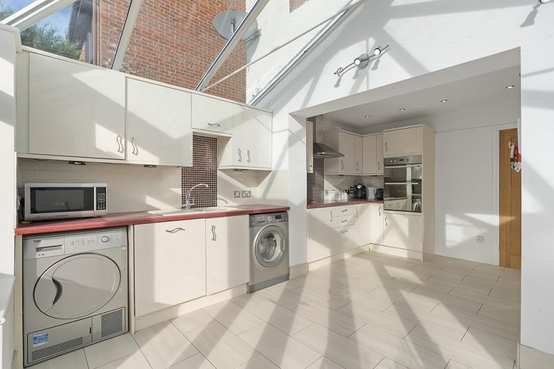 Lambourne Drive, Locks Heath, Southampton, Hampshire. SO31 6TY 3 bed semidetached house for