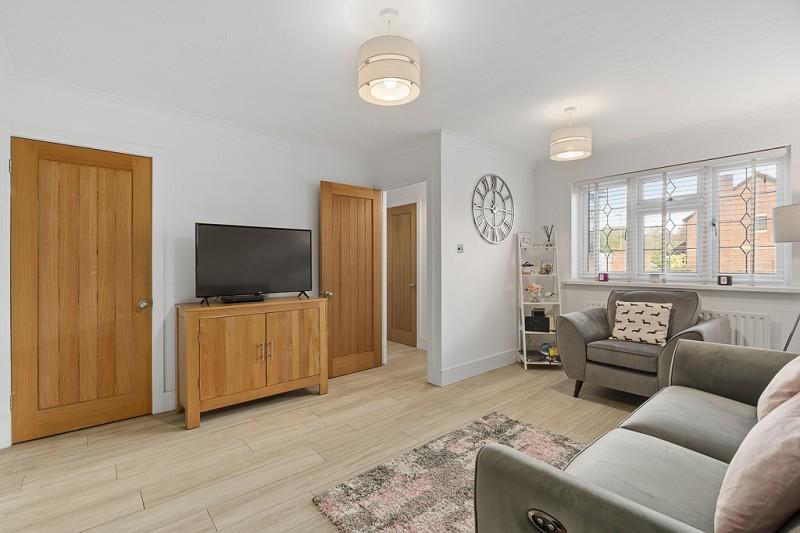 Lambourne Drive, Locks Heath, Southampton, Hampshire. SO31 6TY 3 bed semidetached house for