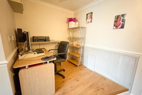 16 Croxton Grove, Birmingham, B33 9LX