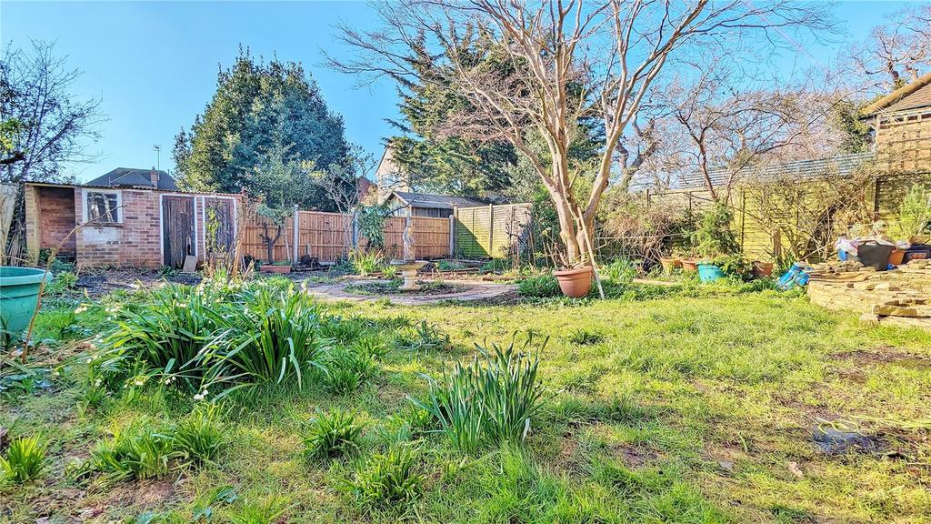 South Farm Road, Worthing, West Sussex, BN14 5 bed detached house for
