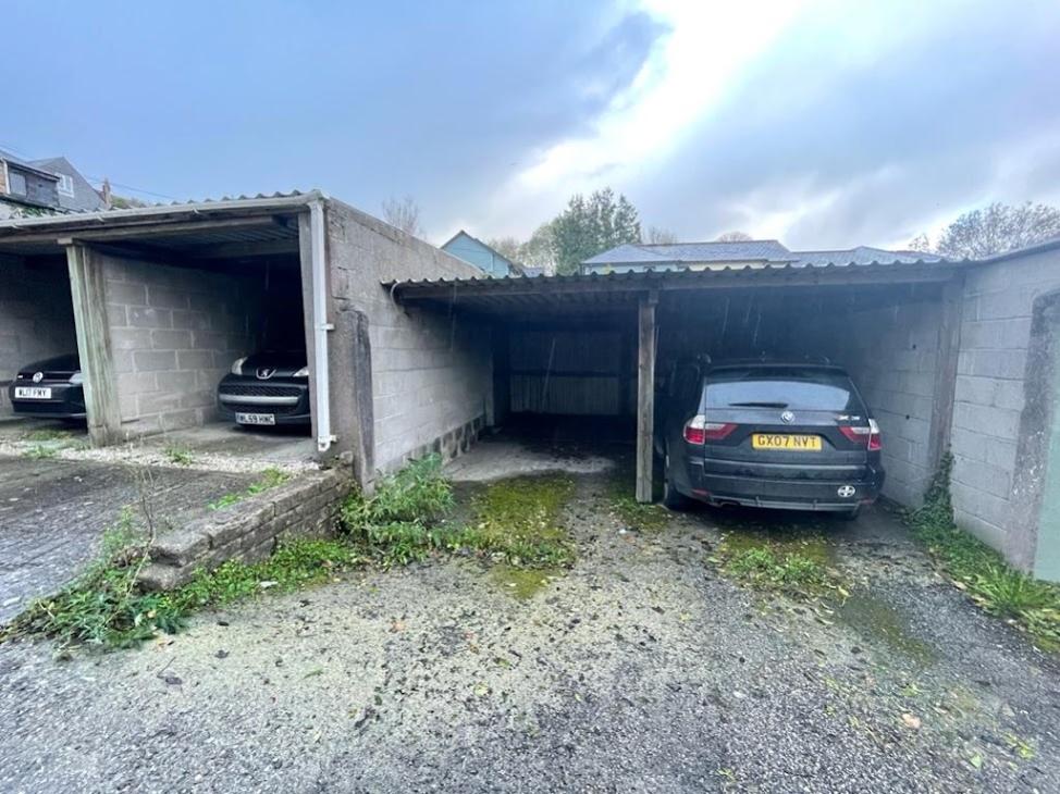 Garage 4, Rear Of 73 Fore Street, Bodmin, PL31 2JB Garage £50 pcm (£