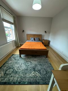 Studio to rent, Danesbury Road, Feltham TW13