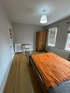 Studio to rent, Danesbury Road, Feltham TW13