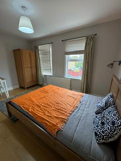 Studio to rent, Danesbury Road, Feltham TW13