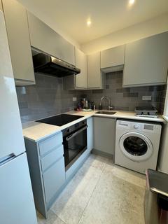 Studio to rent, Danesbury Road, Feltham TW13