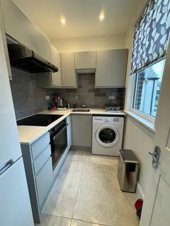 Studio to rent, Danesbury Road, Feltham TW13