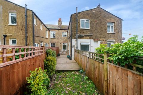 152 Ravensbury Road, London, SW18 4RU