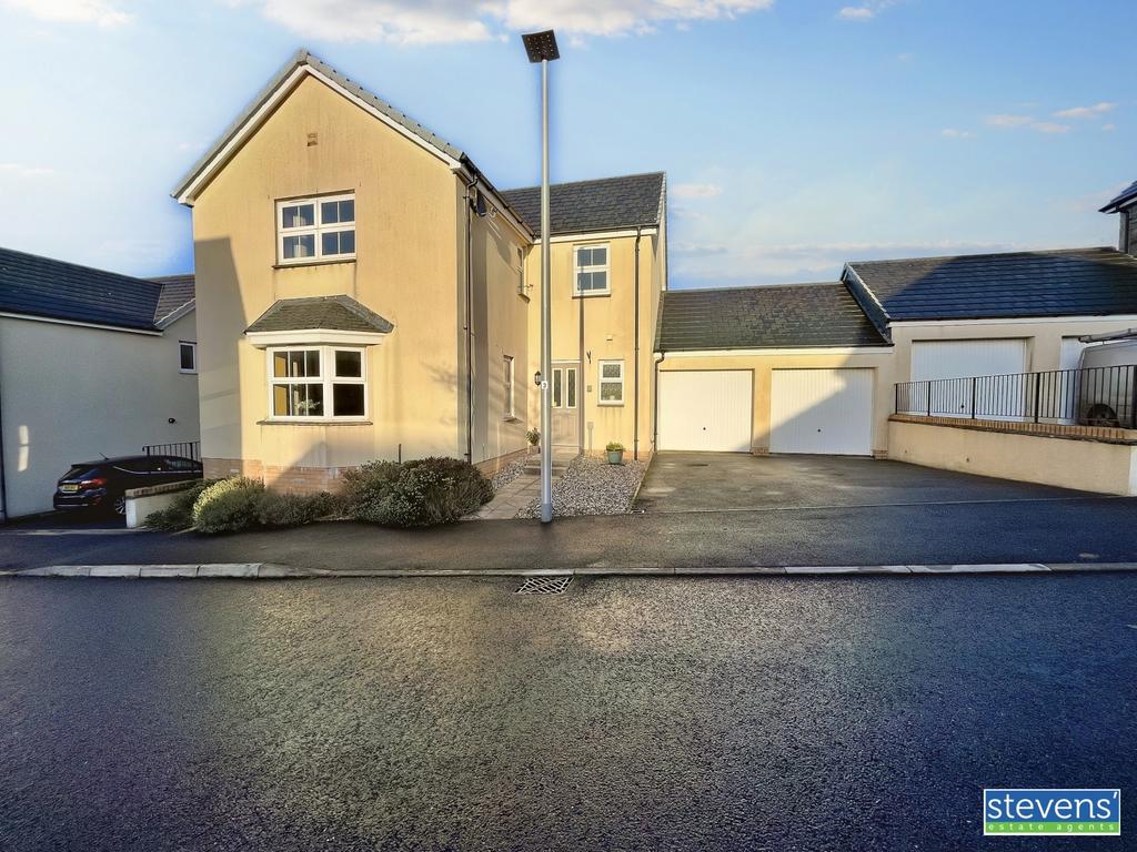 9 Hillside Drive, Okehampton 3 bed detached house for sale £399,950