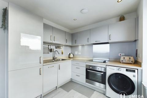 2 bedroom flat to rent, Kingsburgh Crescent, Granton, Edinburgh, EH5