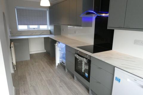 3 bedroom semi-detached house to rent, Sycamore Grove, Cantley, DN4