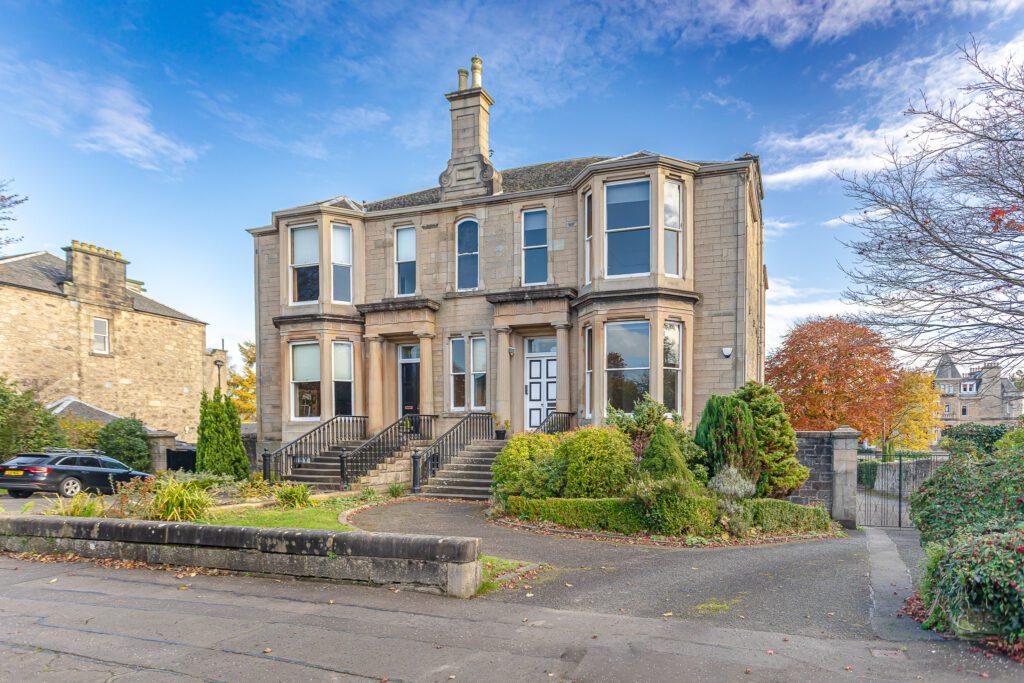 Gladstone Place, Kings Park, Stirling, FK8 5 bed semidetached house