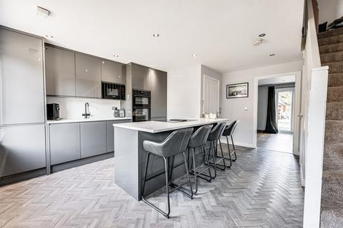 4 bedroom semi-detached house for sale - Brick Road, Shoeburyness, SS3