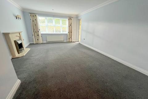 2 bedroom ground floor flat for sale, Lavender Walk, Barton On Sea, New Milton, Hampshire. BH25 7FH