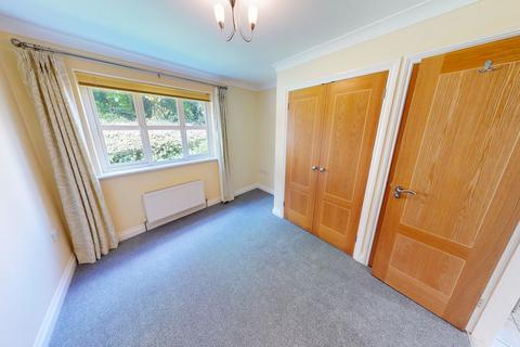 2 bedroom ground floor flat for sale, Lavender Walk, Barton On Sea, New Milton, Hampshire. BH25 7FH